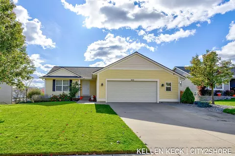 855 Green Mdws, Middleville, MI 49333