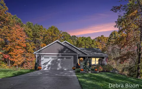 10748 Pine Vly, Greenville, MI 48838