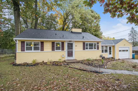 40 Ridgewood, Kalamazoo, MI 49001