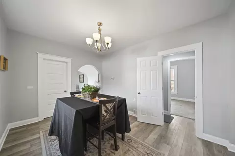 Dining - 606 Center, Jackson, MI 49202 photo 1 of 2