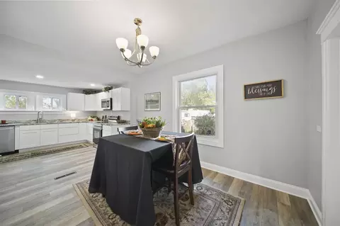 Dining - 606 Center, Jackson, MI 49202 photo 2 of 2