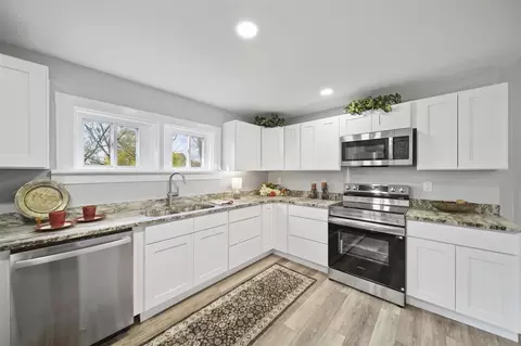 Kitchen - 606 Center, Jackson, MI 49202 photo 2 of 2