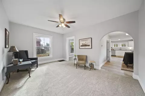 Living - 606 Center, Jackson, MI 49202 photo 2 of 3