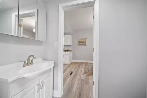 Entry Way - 606 Center, Jackson, MI 49202 photo 2 of 5