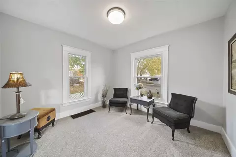 Living - 606 Center, Jackson, MI 49202 photo 1 of 3