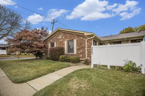 Exterior - 2863 Roundtree, Troy, MI 48083 photo 2 of 4