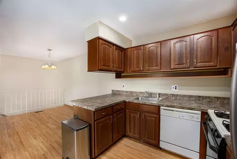Kitchen - 2863 Roundtree, Troy, MI 48083 photo 2 of 3