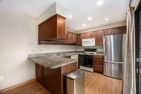 Kitchen - 2863 Roundtree, Troy, MI 48083 photo 1 of 3
