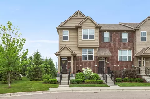 2605 Helmsdale, Rochester, MI 48307