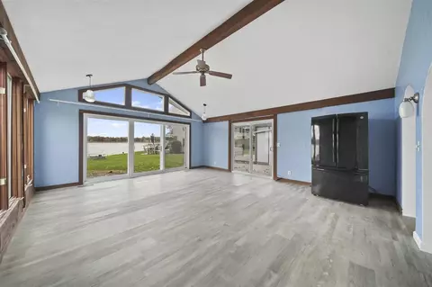 Living - 35 North, Brooklyn, MI 49230 photo 3 of 5