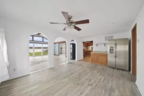 Living - 35 North, Brooklyn, MI 49230 photo 2 of 5