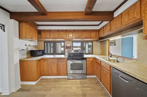 Kitchen - 35 North, Brooklyn, MI 49230 photo 2 of 2