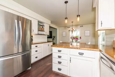 Kitchen - 2223 Surry, Schoolcraft, MI 49087 photo 4 of 5
