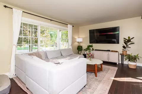 Living - 2223 Surry, Schoolcraft, MI 49087 photo 2 of 3