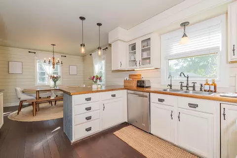 Kitchen - 2223 Surry, Schoolcraft, MI 49087 photo 2 of 5
