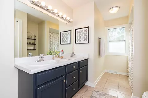 Bath - 2223 Surry, Schoolcraft, MI 49087 photo 4 of 5