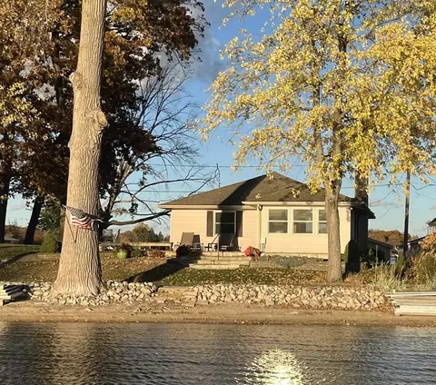 10968 Boniface Pt, Plainwell, MI 49080