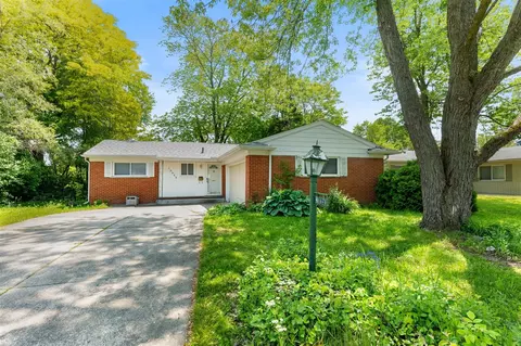 29848 Rambling, Southfield, MI 48076