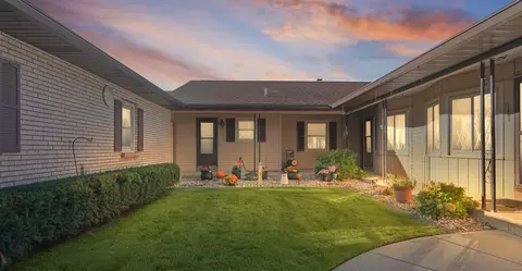 7405 Pine Grv, Jenison, MI 49428