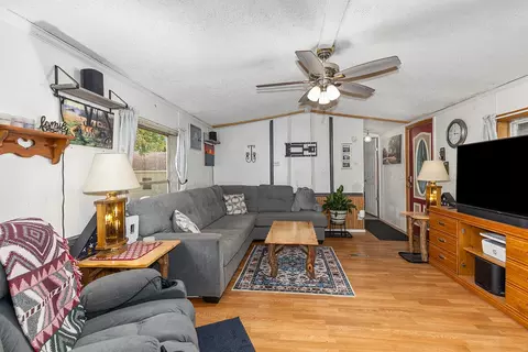 Living - 369 S Shepherd, Mount Pleasant, MI 48858 photo 3 of 3
