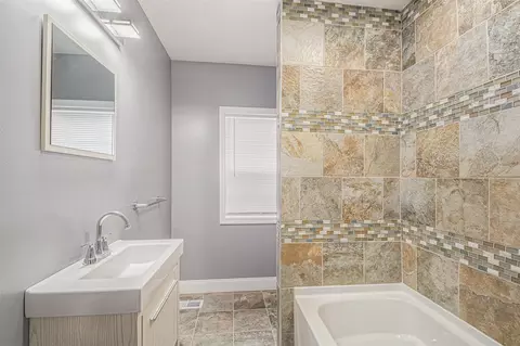 Bath - 352 Hillside, Jackson, MI 49203 photo 1 of 1