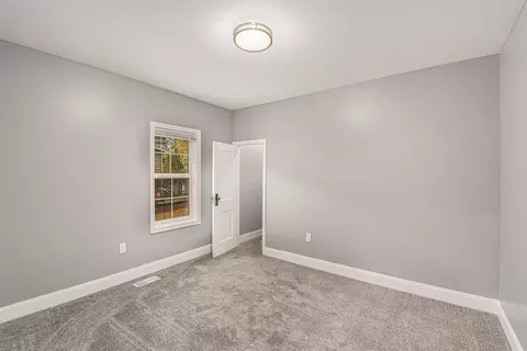 Bedroom - 352 Hillside, Jackson, MI 49203 photo 2 of 2