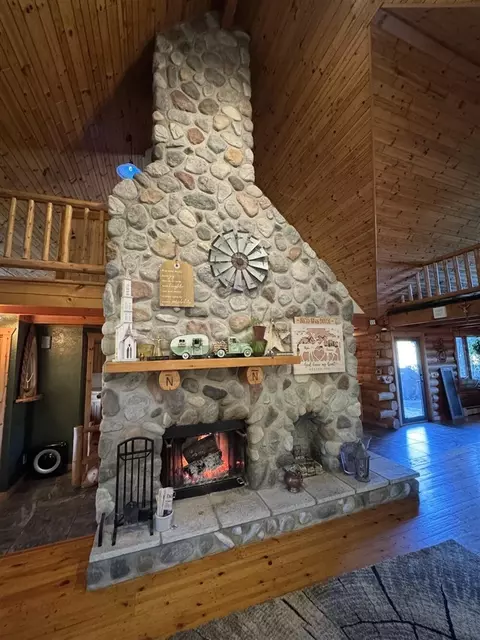 Living - 4116 Dutcher, Gladwin, MI 48624 photo 2 of 5