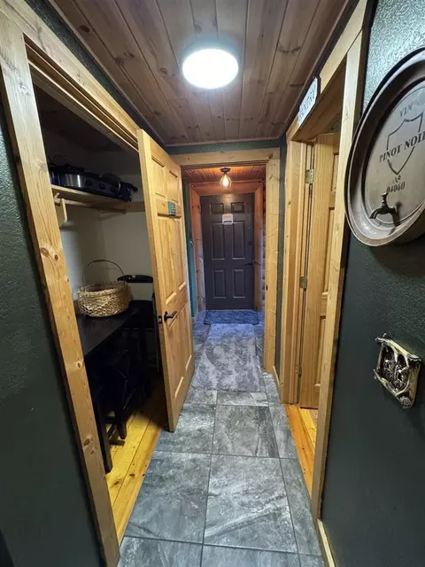 Entry Way - 4116 Dutcher, Gladwin, MI 48624 photo 3 of 6