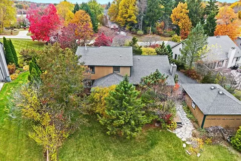 2794 Waling Woods Dr, Highland, MI 48356