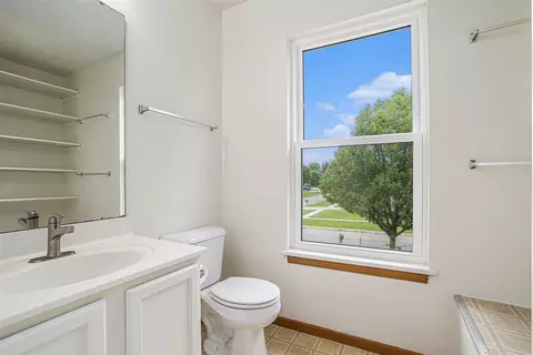 Bath - 32 E Pointe, Coldwater, MI 49036 photo 3 of 3