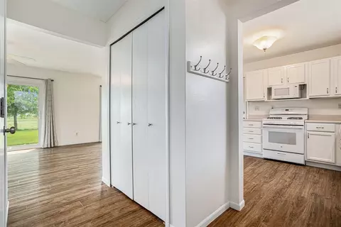 Entry Way - 32 E Pointe, Coldwater, MI 49036 photo 1 of 2
