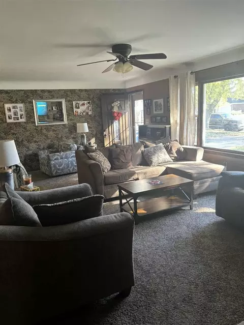 Living - 287 W Butler, Bad Axe, MI 48413 photo 3 of 4