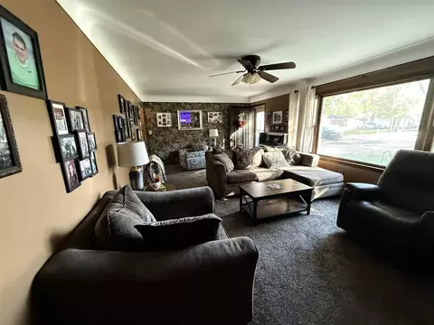 Living - 287 W Butler, Bad Axe, MI 48413 photo 2 of 4