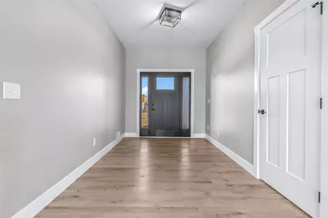 Entry Way - 7 Arrowhead, Coldwater, MI 49036 photo 2 of 3
