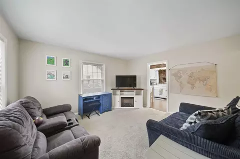 Living - 3677 Best, Jackson, MI 49203 photo 1 of 4