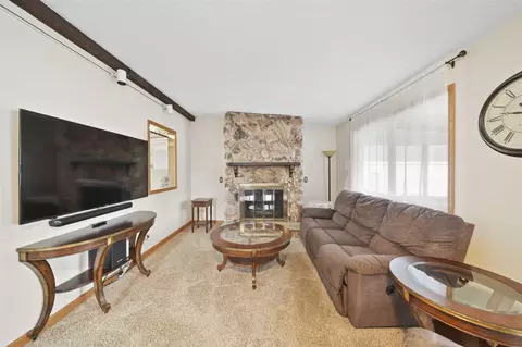 Living - 3677 Best, Jackson, MI 49203 photo 3 of 4