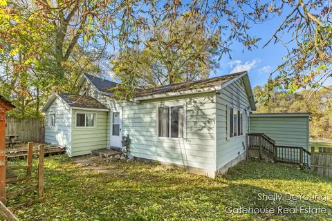 749 Moulton, Belding, MI 48809 photo 2