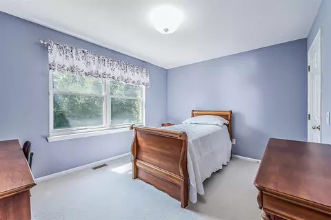Bedroom - 8960 Albany, Saline, MI 48176 photo 8 of 9