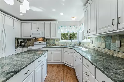 Kitchen - 8960 Albany, Saline, MI 48176 photo 3 of 5
