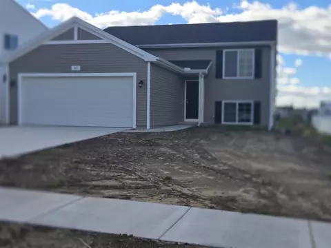 571 Snow Pne, Cedar Springs, MI 49319