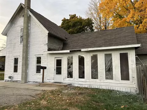 417 S S Ctr, Hartford, MI 49057