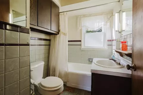 Bath - 1003 Smith, Algonac, MI 48001 photo 1 of 1