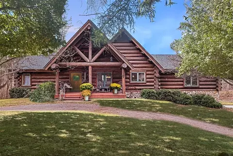 121 Davis Lk, Lapeer, MI 48446