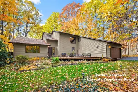 6030 Champagne, Grand Rapids, MI 49546