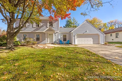 2526 Birchcrest, Grand Rapids, MI 49506
