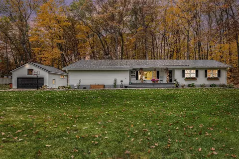 8825 Algoma, Rockford, MI 49341