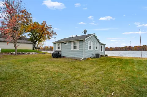 41758 N N Park, Paw Paw, MI 49079