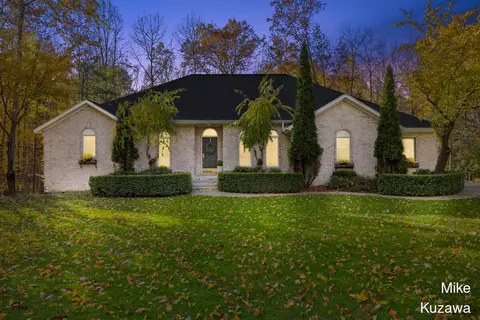 2417 N Cranberry Crk, Ravenna, MI 49451