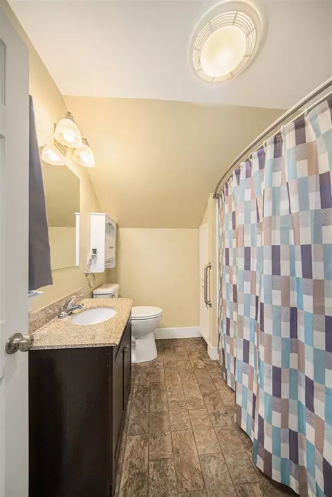 Bath - 1324 E North, Jackson, MI 49202 photo 1 of 1
