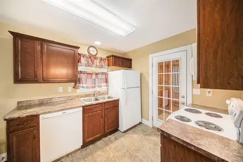 Kitchen - 1324 E North, Jackson, MI 49202 photo 1 of 2